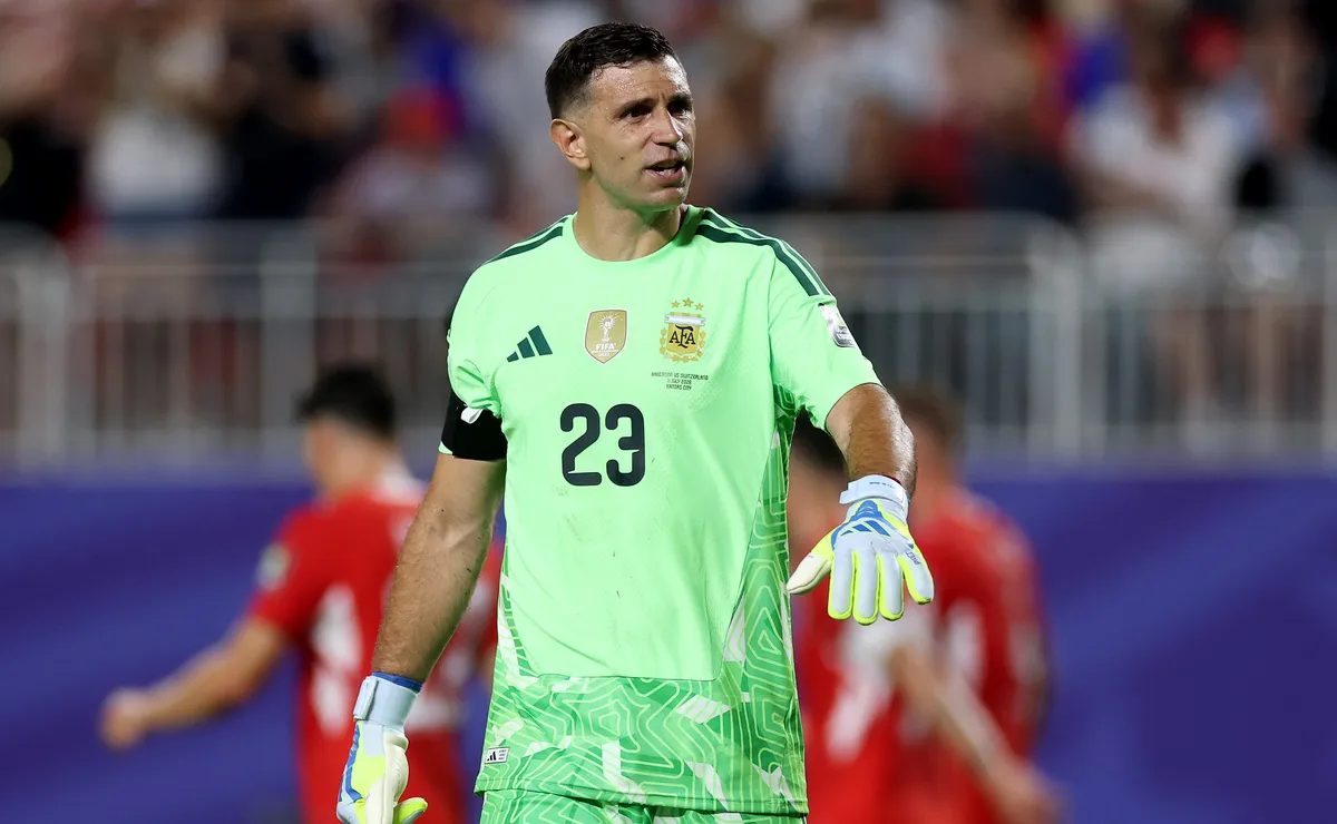 Dibu Martínez e Unai Simón protagonizam duelo decisivo na final da Copa do Mundo