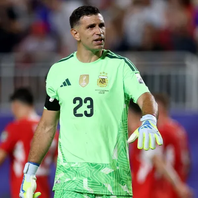 Dibu e Unai travam duelo decisivo na final da Copa