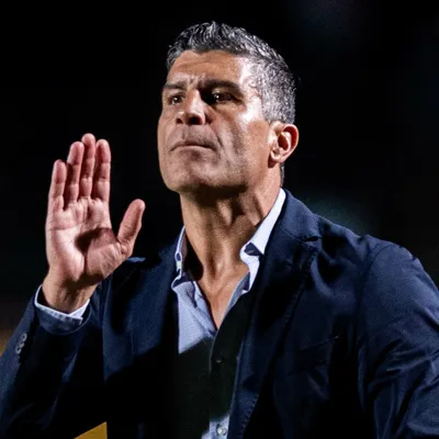 Pedro Emanuel afasta preocupação com rebaixamento do Vasco