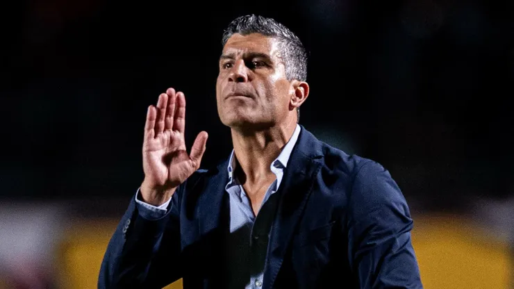 Pedro Emanuel tecnico do Vasco durante partida contra o Vitoria.