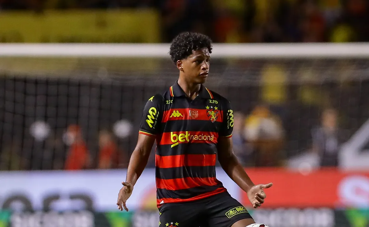 Cruzeiro entra na disputa com Flamengo e avalia a contratação de Zé Lucas