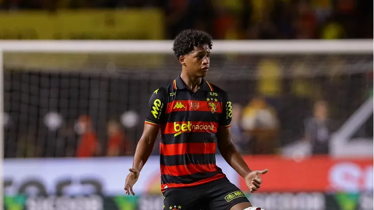 Zé Lucas em ação durante Sport e CRB
