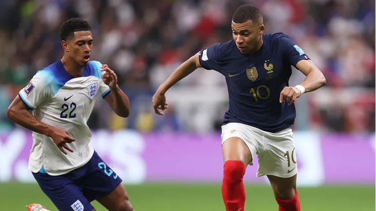 AL KHOR, QATAR - DECEMBER 10: Jude Bellingham of England battles with Kylian Mbappe of France during the FIFA World Cup Qatar 2022 quarter final match between England and France at Al Bayt Stadium on December 10, 2022 in Al Khor, Qatar. (Photo by Julian Finney/Getty Images)