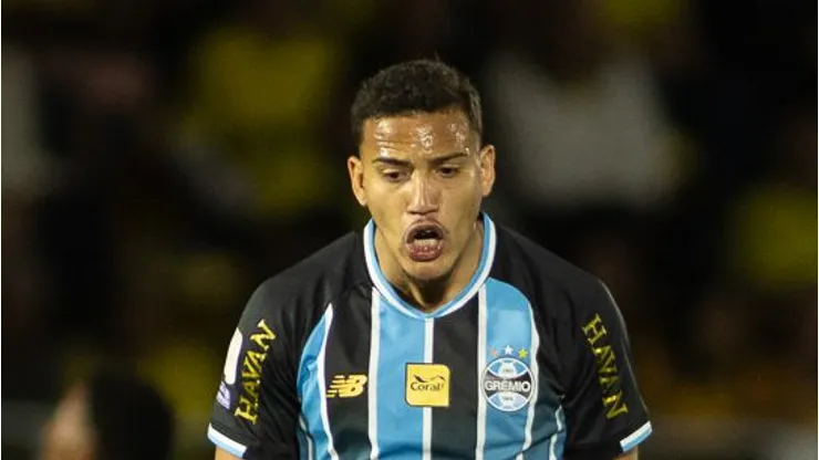 Gustavo Martins, zagueiro do Grêmio - Foto: Vinicius Silva/AGIF
