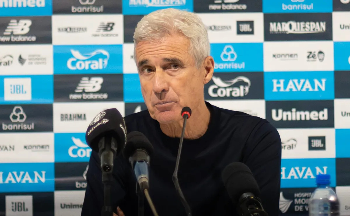 Paulo Pelaipe banca permanência de Luís Castro no Grêmio e fala sobre reforços: “Manter os salários”