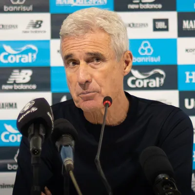 Grêmio banca Luís Castro e mira reforços