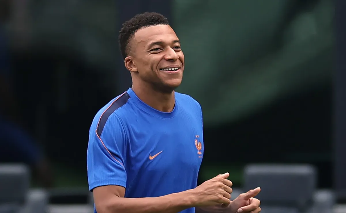 Deschamps mantém Mbappé titular e pode promover mudanças em França x Inglaterra