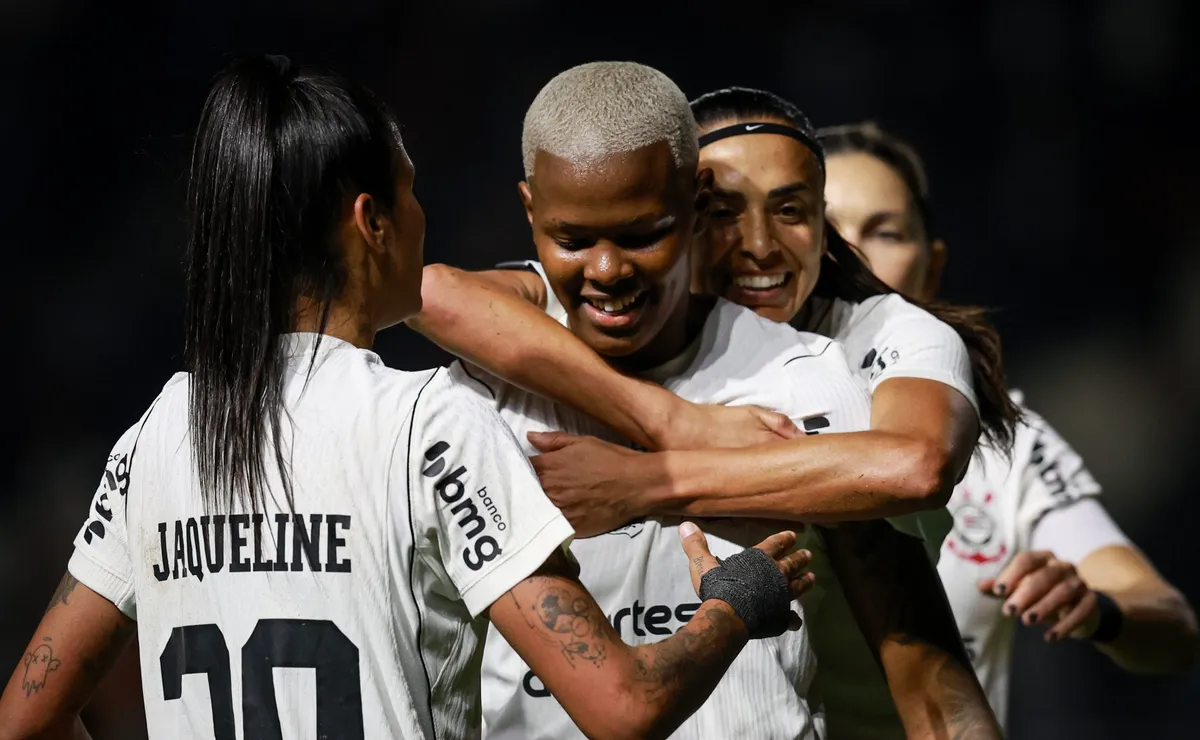 Corinthians bate Ferroviária e se aproxima da liderança do Paulistão Feminino