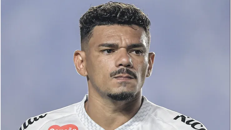 Tiquinho Soares em campo pelo Santos. Foto: Thiago Ribeiro/AGIF
