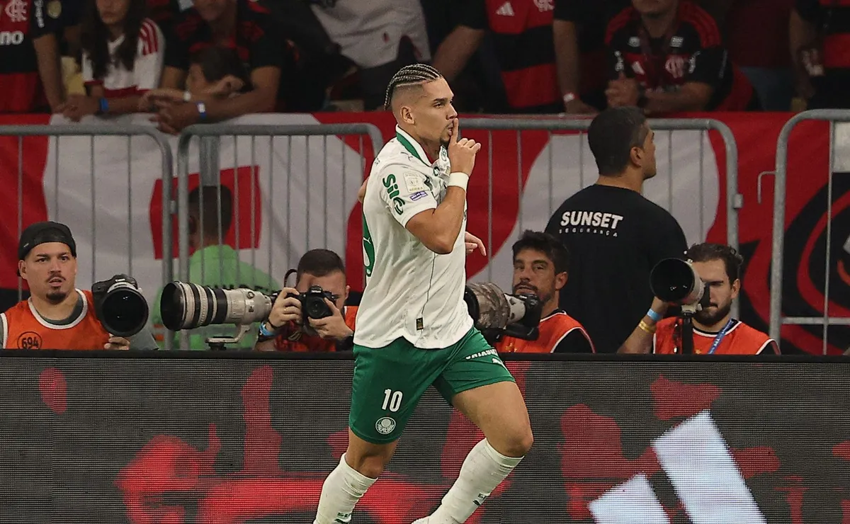 Paulinho revela plano do Palmeiras para ganhar minutos e explica retorno sem pressa na temporada