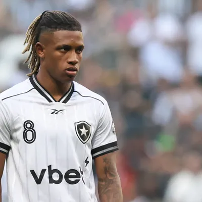 Roma entra forte na disputa por Danilo e Botafogo responde