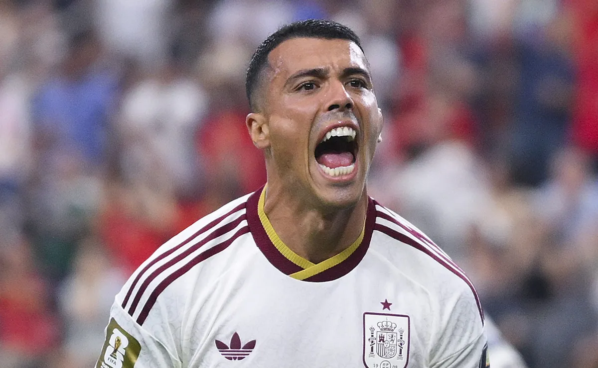 Pedro Porro manda avisar que não irá sair do Tottenham após fazer ótima Copa do Mundo