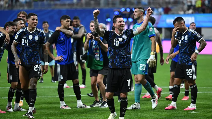 Lionel Messi, comemora após a partida da semifinal da Copa do Mundo entre Inglaterra e Argentina. (Photo by Shaun Botterill/Getty Images)