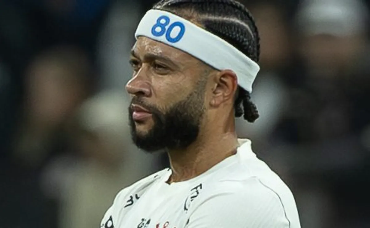 Staff de Memphis Depay pressiona Corinthians por renovação e usa dívida de R$ 42 milhões como trunfo