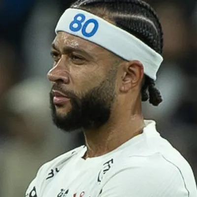 Staff de Memphis Depay pressiona Corinthians por renovação