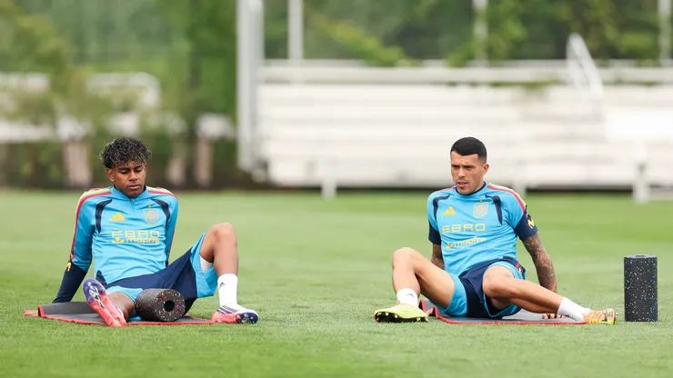 Yamal e Porro em treino da Espanha. (Photo by Florencia Tan Jun/Getty Images)