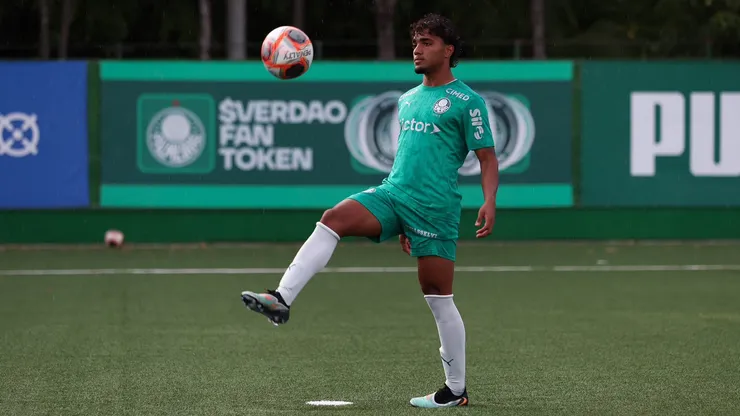 Heittor durante treino pelo Palmeiras - Foto: Giovana Oliveira/SEP
