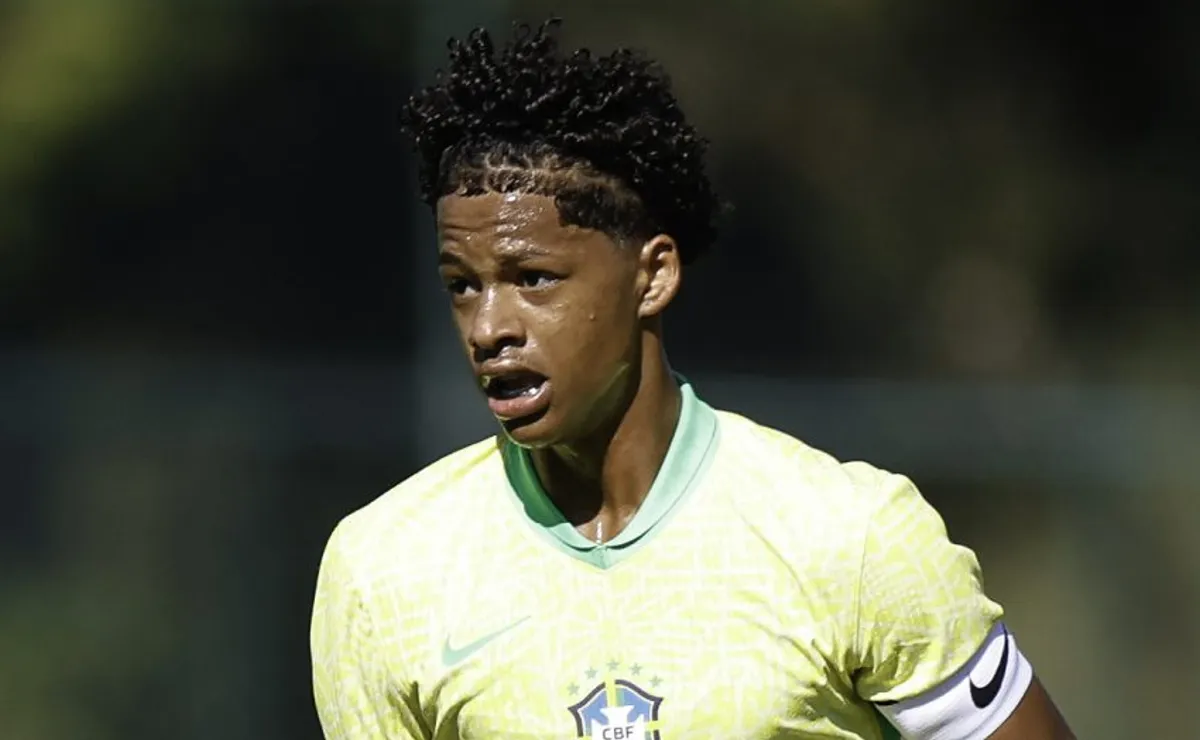 Staff de Zé Lucas se decide entre Cruzeiro e Flamengo e volante avança para acordo com Raposa