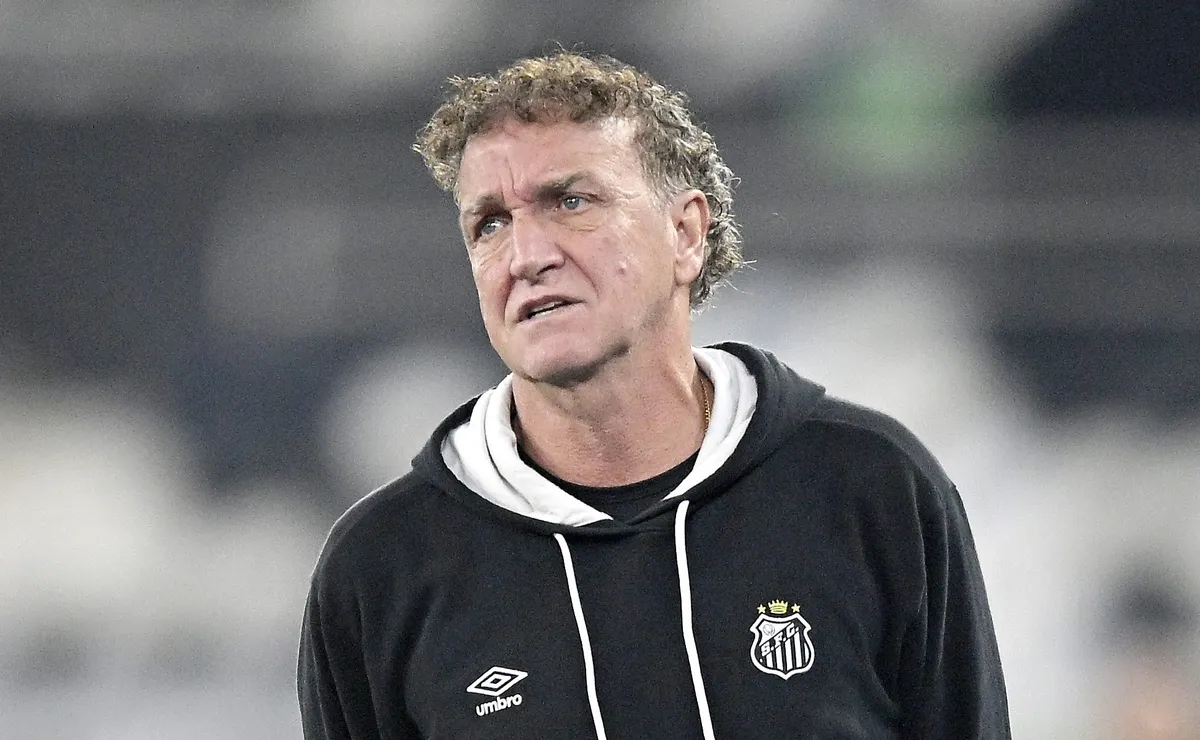 Após derrota para o Botafogo, Cuca prepara três mudanças no Santos para o próximo jogo