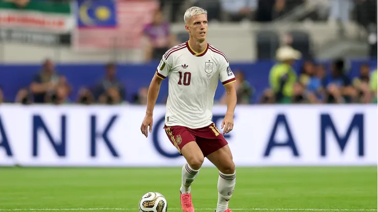 Arsène Wenger elogia Dani Olmo, da Espanha, e o compara com Messi. Foto: Lars Baron/Getty Images