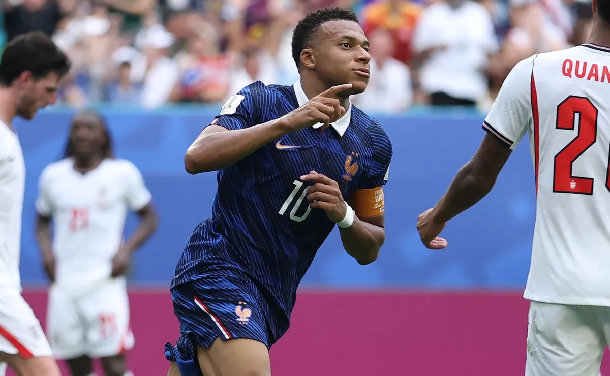 Mbappé marca dois gols, mas França perde para Inglaterra na disputa pelo terceiro lugar da Copa