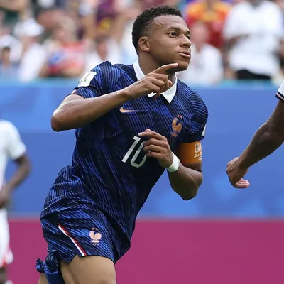 Mbappé marca dois, mas França perde para Inglaterra