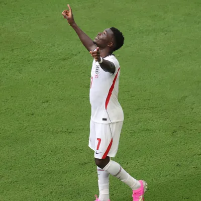 Saka lamenta menos minutos na Inglaterra após hat-trick contra a França