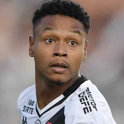 Matheus França brilha em retorno à Europa e torcida reage