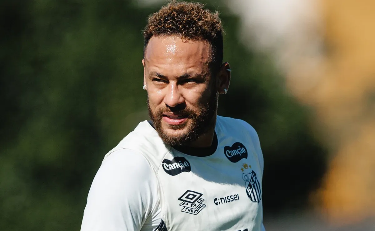 Santos se anima com postura de Neymar após volta da Copa do Mundo e acredita no atacante para 2026