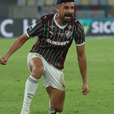 Ignácio volta à disputa por vaga na defesa do Fluminense