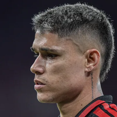 Luiz Araújo sofre torção e vira preocupação no Flamengo