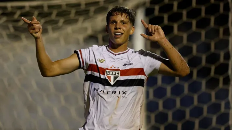 Gustavo Santana aproveita intertemporada e entra na disputa por espaço no São Paulo - Foto Miguel SchincariolSão Paulo FC