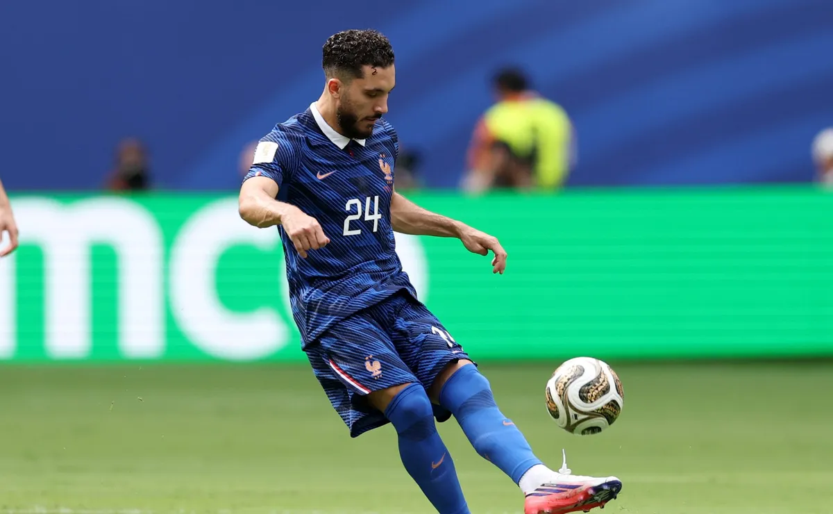 Rayan Cherki perde moral na França durante a Copa do Mundo e jornal francês critica meia