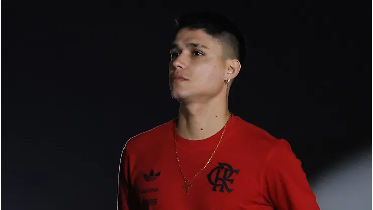 Luiz Araújo meio-campista do Flamengo durante viagem do Rubro-Negro