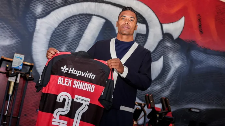 Alex Sandro ficará até dezembro de 2027