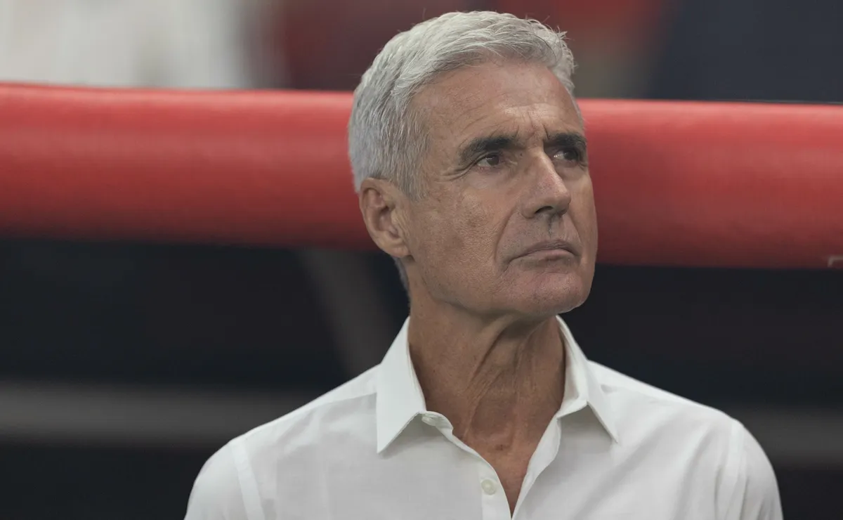 Grêmio define foco em reformulação do elenco e mantém respaldo a Luís Castro