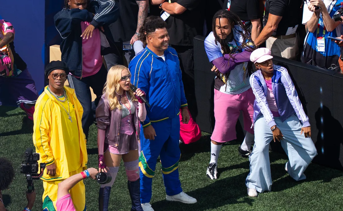 Ronaldo e Ronaldinho ‘roubam a cena’ com Madonna e quebram a internet na final da Copa