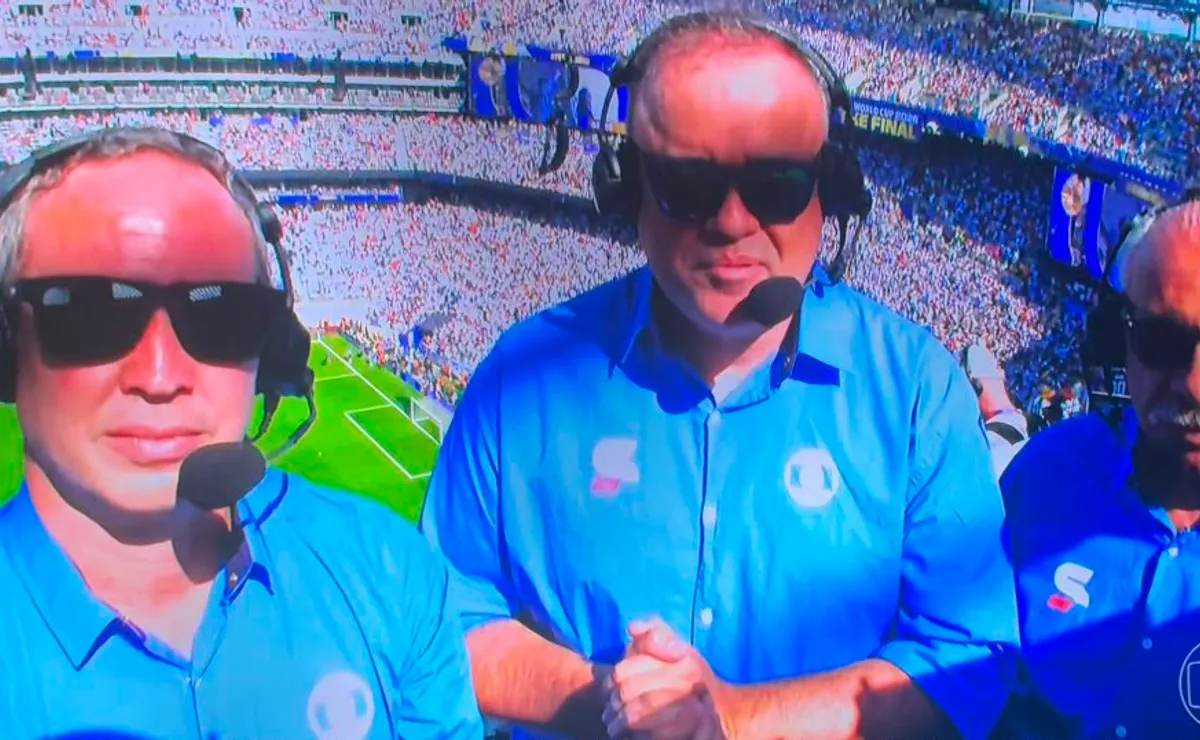 Everaldo Marques e equipe da Globo apelam para óculos de sol ao vivo durante final da Copa do Mundo
