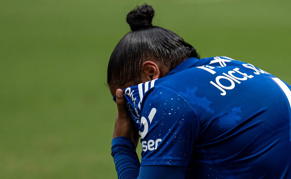 Cruzeiro encerra contrato de Fabiola Sandoval após sequência de graves lesões