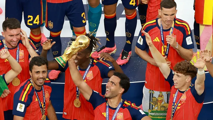 Periódicos da Europa exaltam a seleção espanhola (Photo by Elsa)
