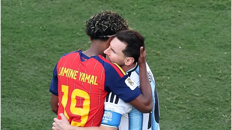 Messi e Yamal após o jogo. Photo by Florencia Tan Jun/Getty Images