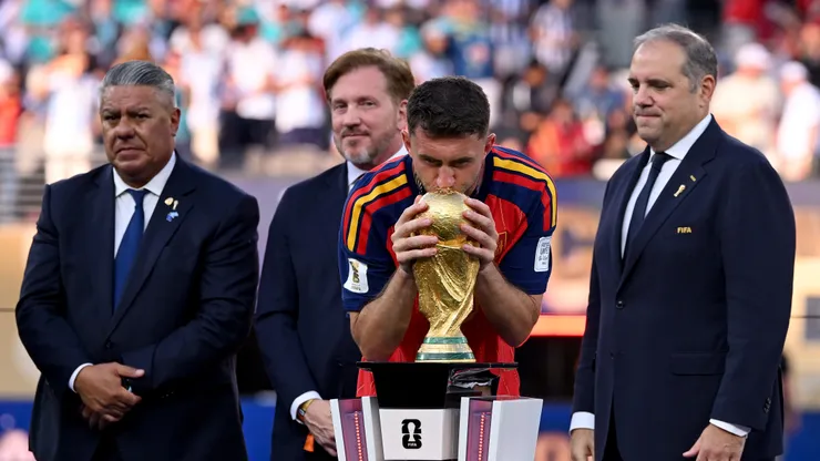 EAST RUTHERFORD, NEW JERSEY - JULY 19: Aymeric Laporte #14 of Spain kisses the FIFA World Cup Winner’s Trophy after the team’s victory following the FIFA World Cup 2026 Final match between Spain and Argentina at New York New Jersey Stadium on July 19, 2026 in East Rutherford, New Jersey. (Photo by David Ramos/Getty Images)