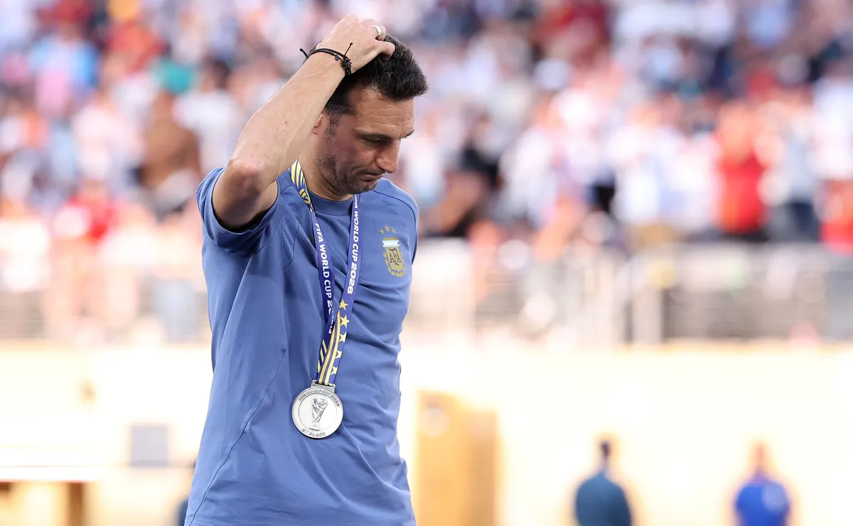 Lionel Scaloni se emociona após derrota da Argentina para a Espanha e não garante permanência