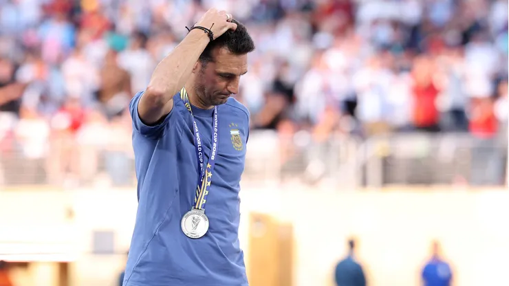 Lionel Scaloni se emociona após derrota da Argentina para a Espanha. Foto: Carl Recine/Getty Images