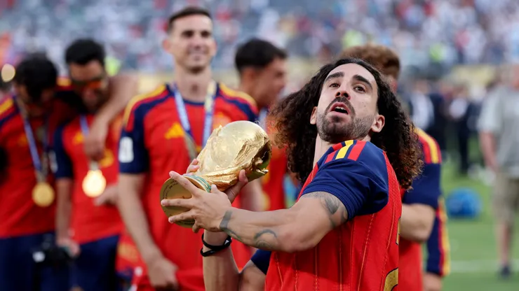 Cucurella relembra promessa de tatuar Luis de la Fuente após título da Espanha. Foto: Carl Recine/Getty Images