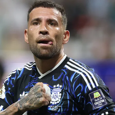 Otamendi 'cobra' Rodri durante Espanha x Argentina