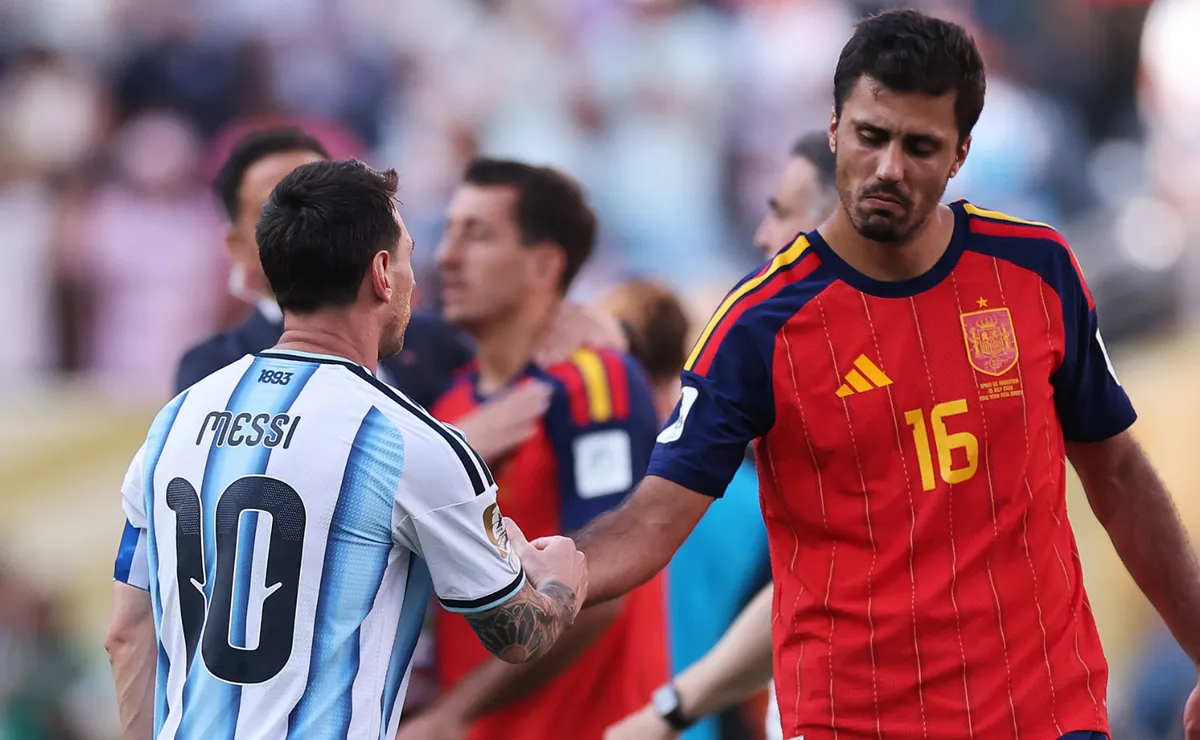 Rodri quebra o protocolo e fala do choro de Messi após vice: “Por tudo que representa”