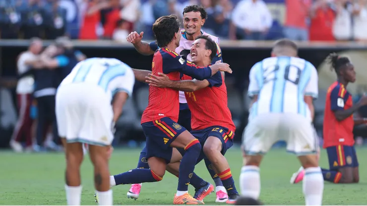 EAST RUTHERFORD, NEW JERSEY - JULY 19: Mikel Oyarzabal #21 of Spain celebrates with teammates after the 1-0 win during the FIFA World Cup 2026 Final match between Spain and Argentina at New York New Jersey Stadium on July 19, 2026 in East Rutherford, New Jersey. (Photo by Dan Mullan/Getty Images)