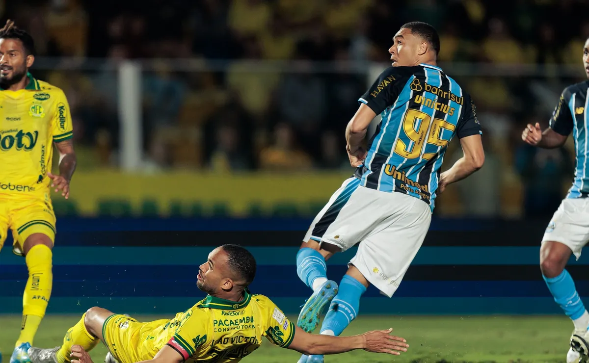 Carlos Vinícius deve ser substituído por Braithwaite em Bolívar x Grêmio pela Sul-Americana