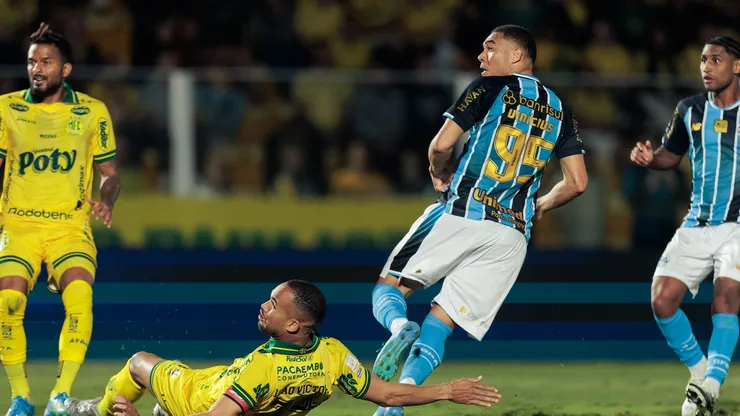 Carlos Vinícius está suspenso pela Sul-Americana